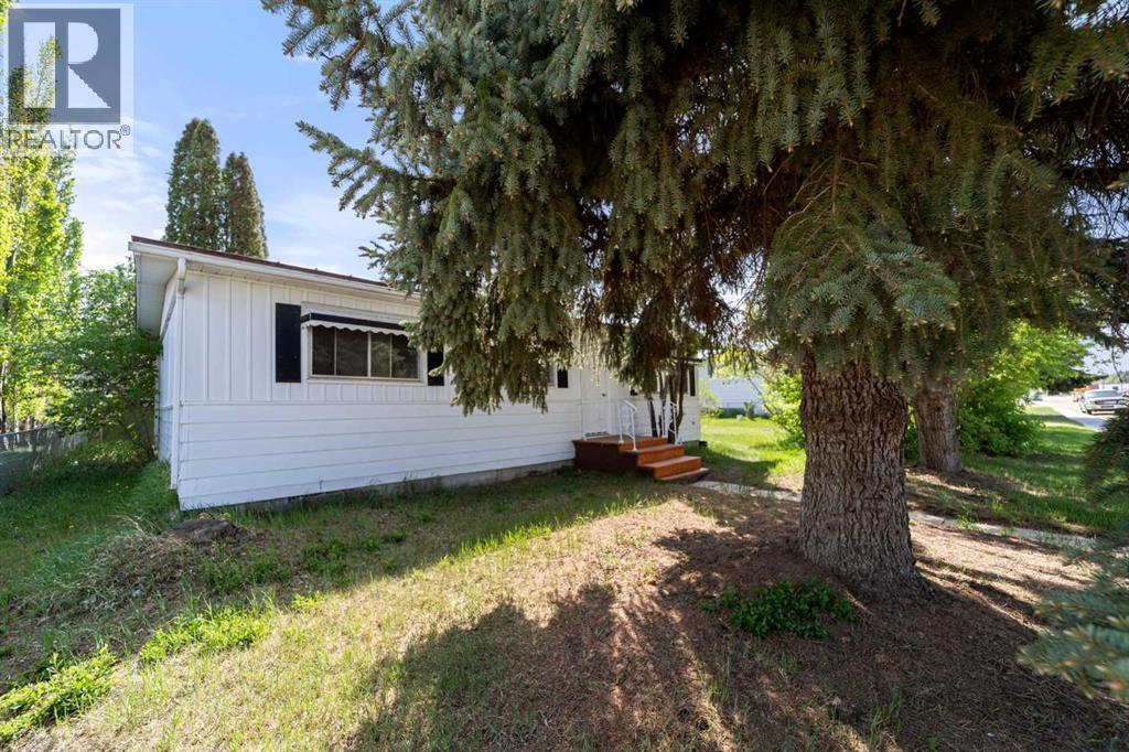 4911 54 Avenue Property Photo 3