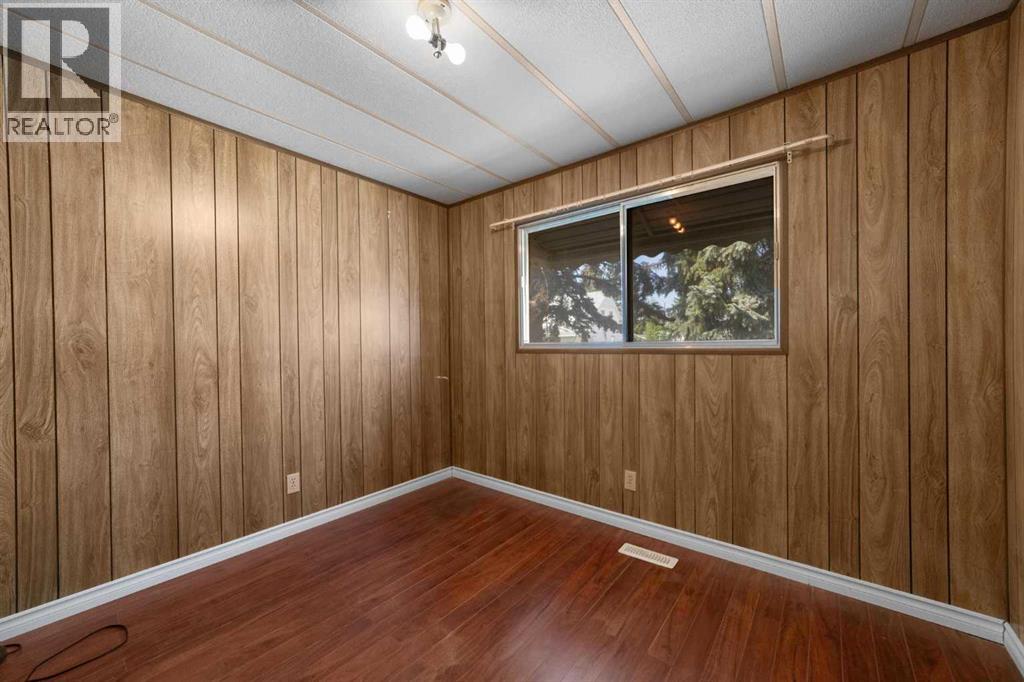 4911 54 Avenue Property Photo 17