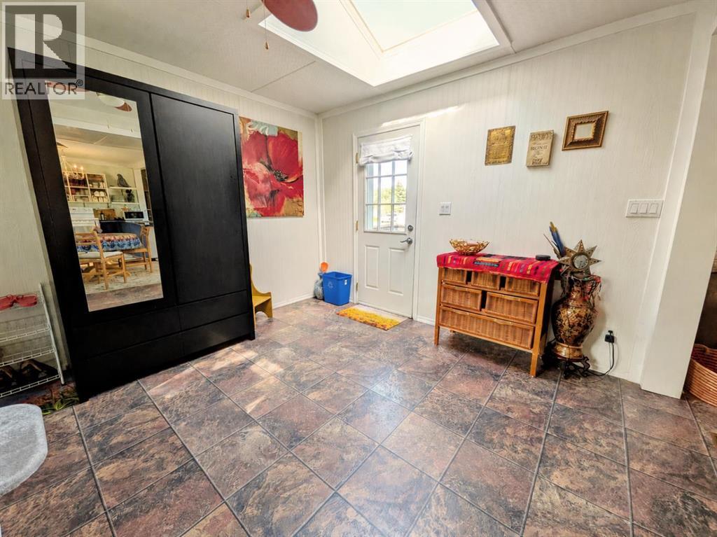 4814 52 Street Property Photo 4