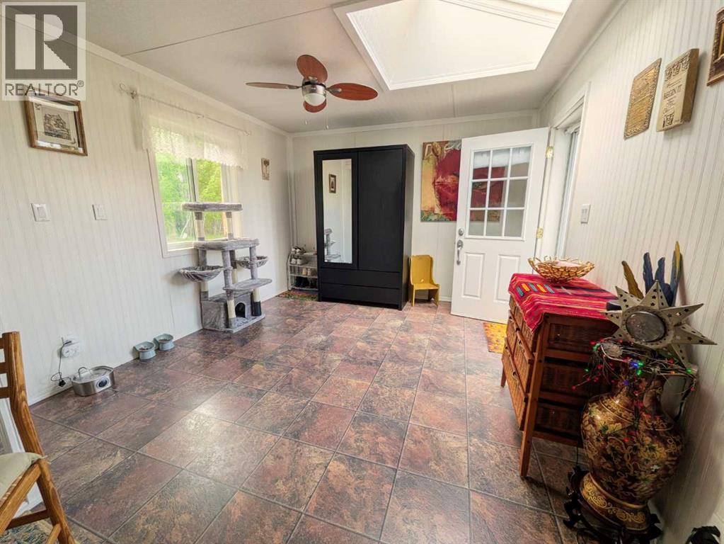 4814 52 Street Property Photo 5
