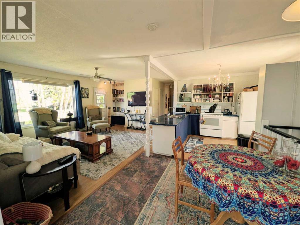 4814 52 Street Property Photo 8