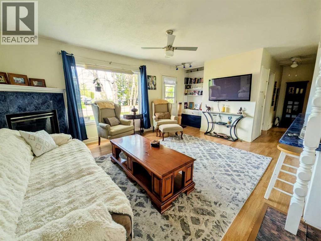 4814 52 Street Property Photo 9