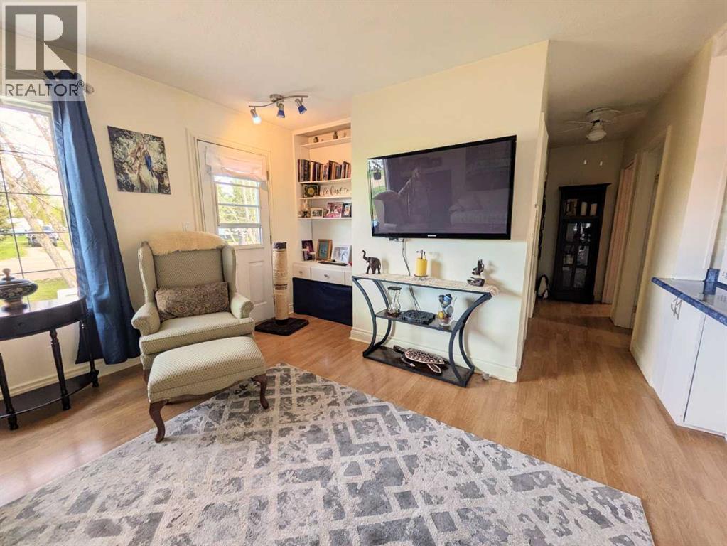 4814 52 Street Property Photo 11