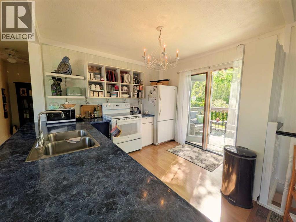 4814 52 Street Property Photo 12