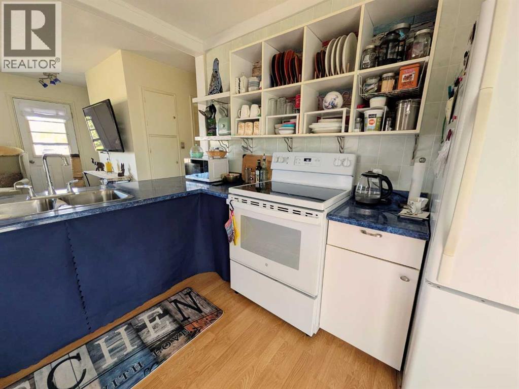 4814 52 Street Property Photo 14