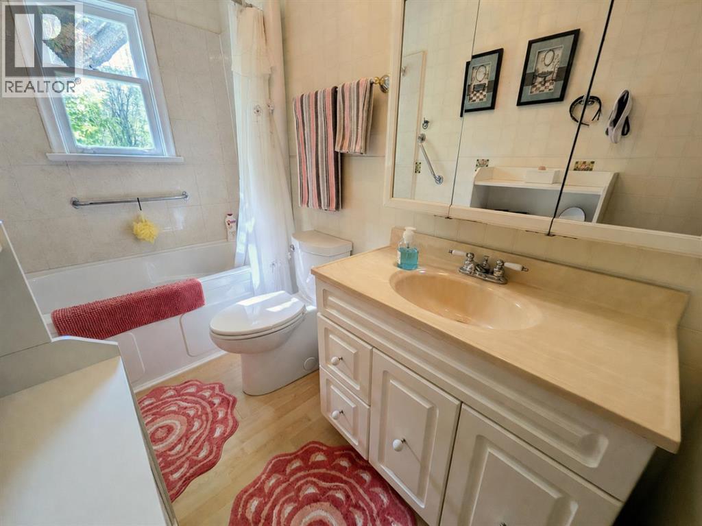 4814 52 Street Property Photo 24