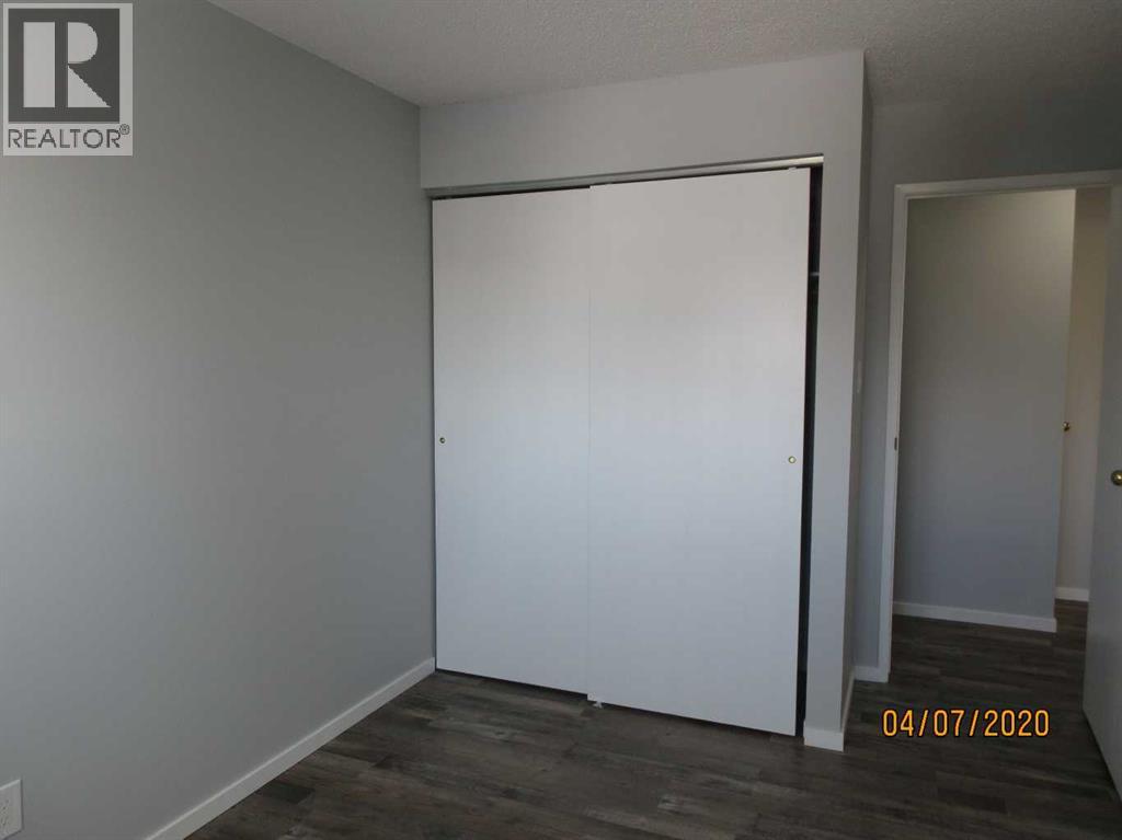 3007 57a Avenue Property Photo 9