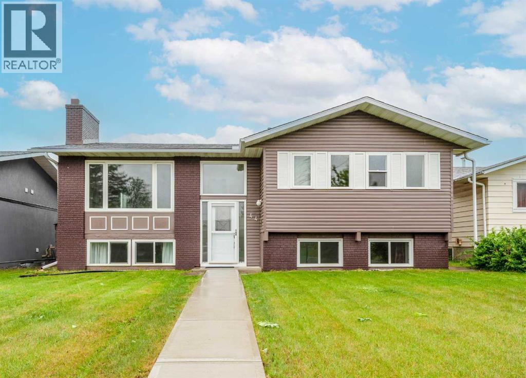 44 Whiteridge Place Ne Property Photo 1