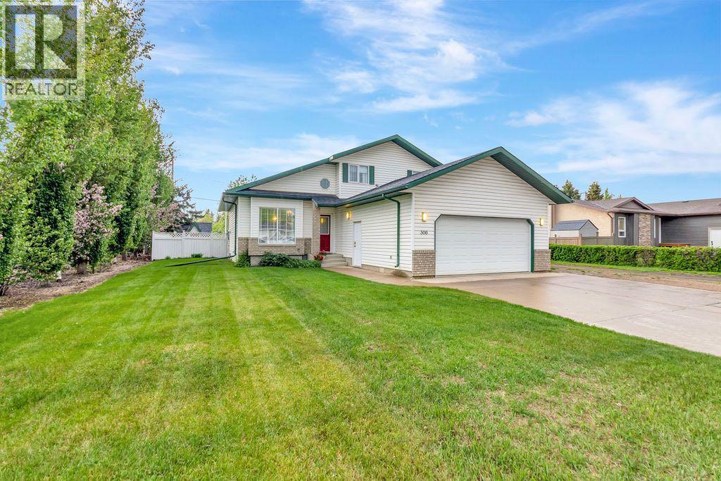 506 2nd Street E Property Photo 2