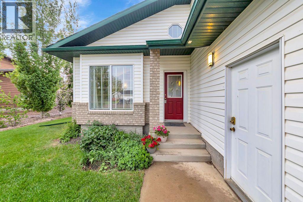 506 2nd Street E Property Photo 5