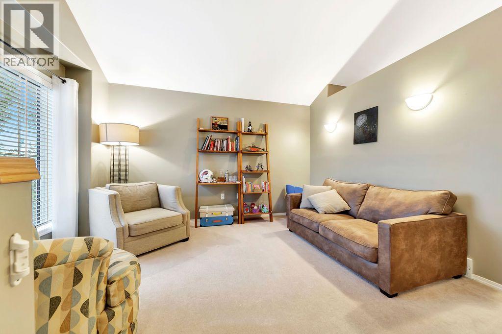 506 2nd Street E Property Photo 6