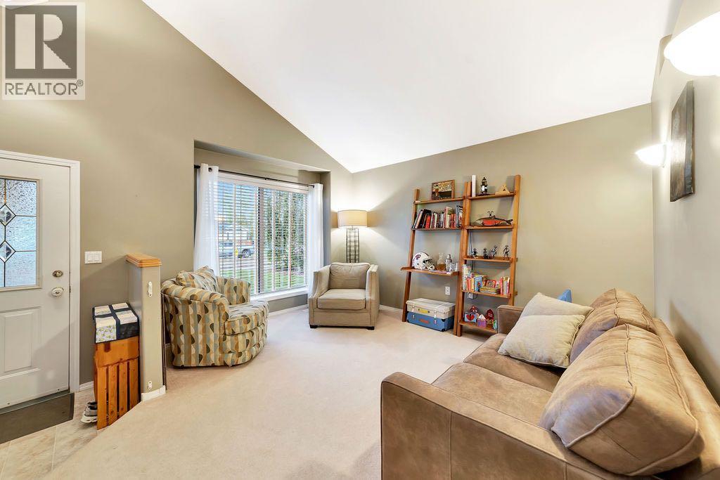 506 2nd Street E Property Photo 7