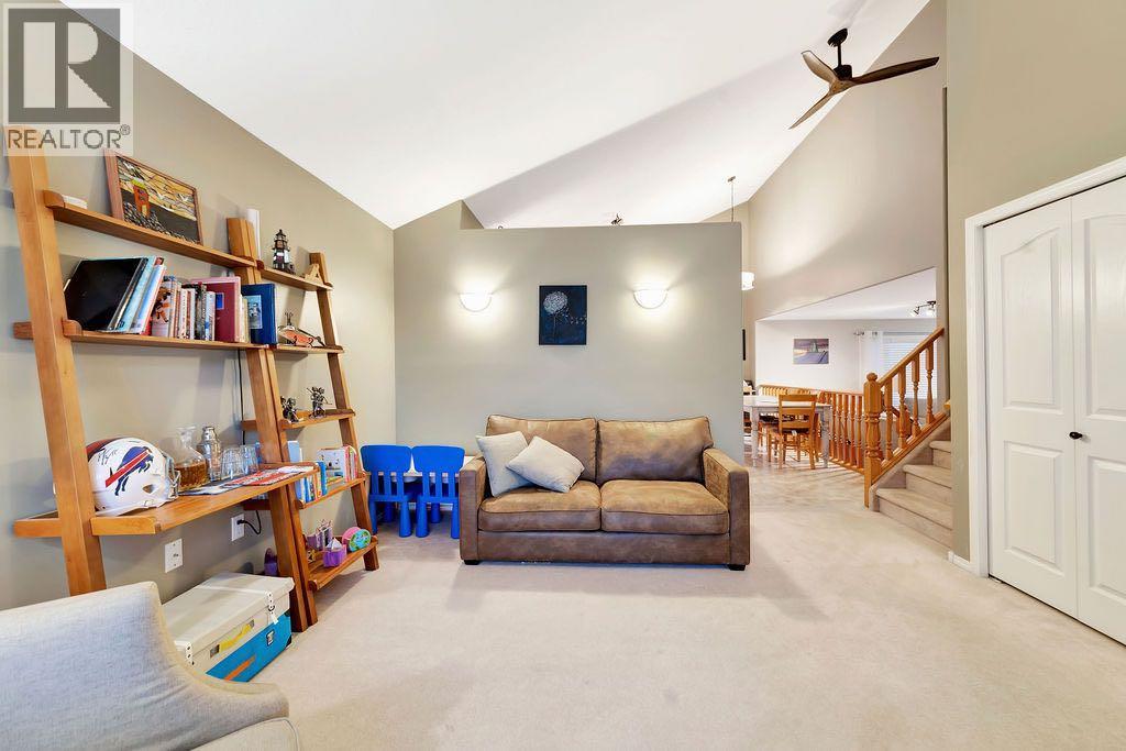 506 2nd Street E Property Photo 8