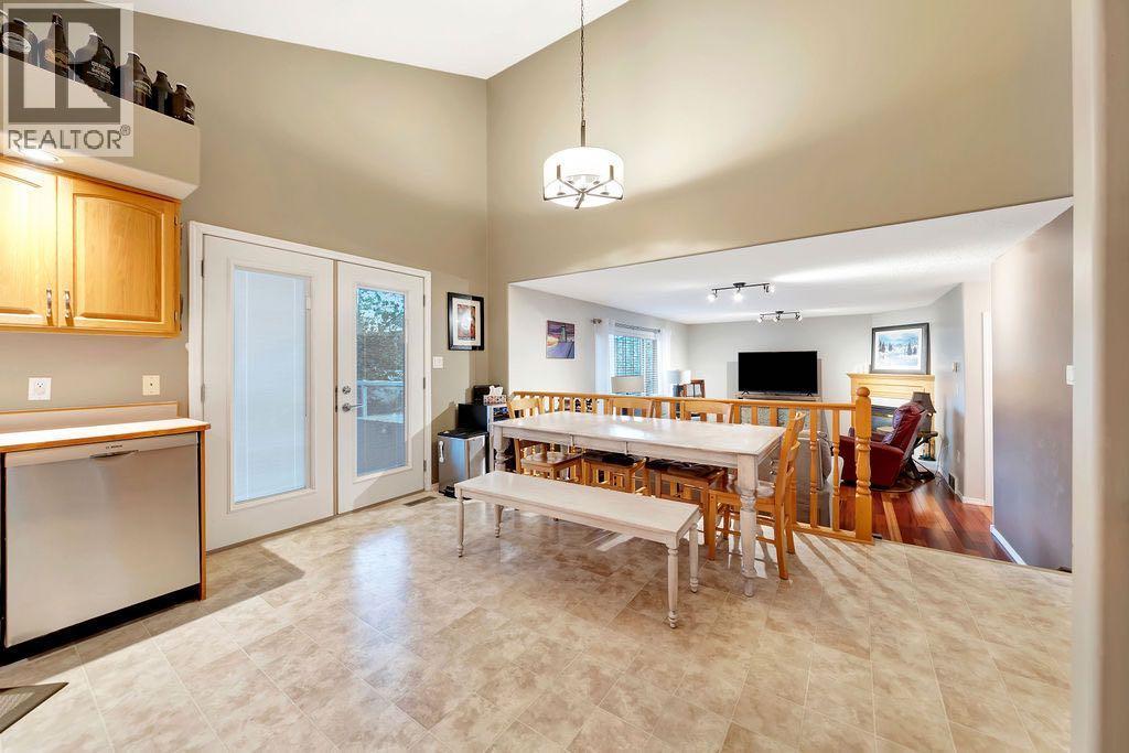 506 2nd Street E Property Photo 12