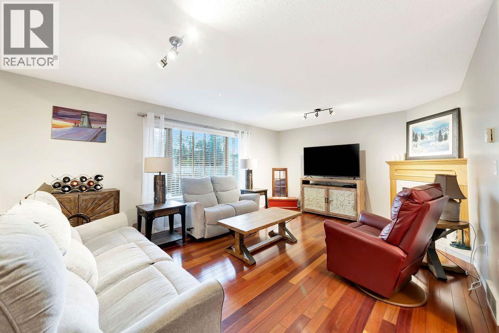 506 2nd Street E Property Photo 14