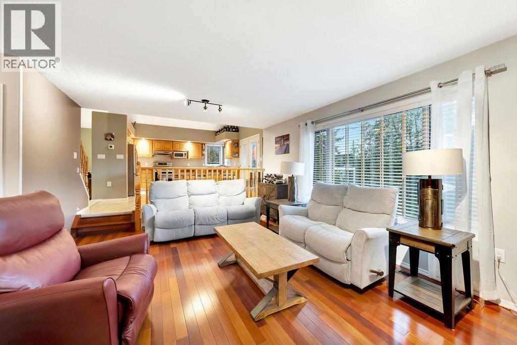 506 2nd Street E Property Photo 17