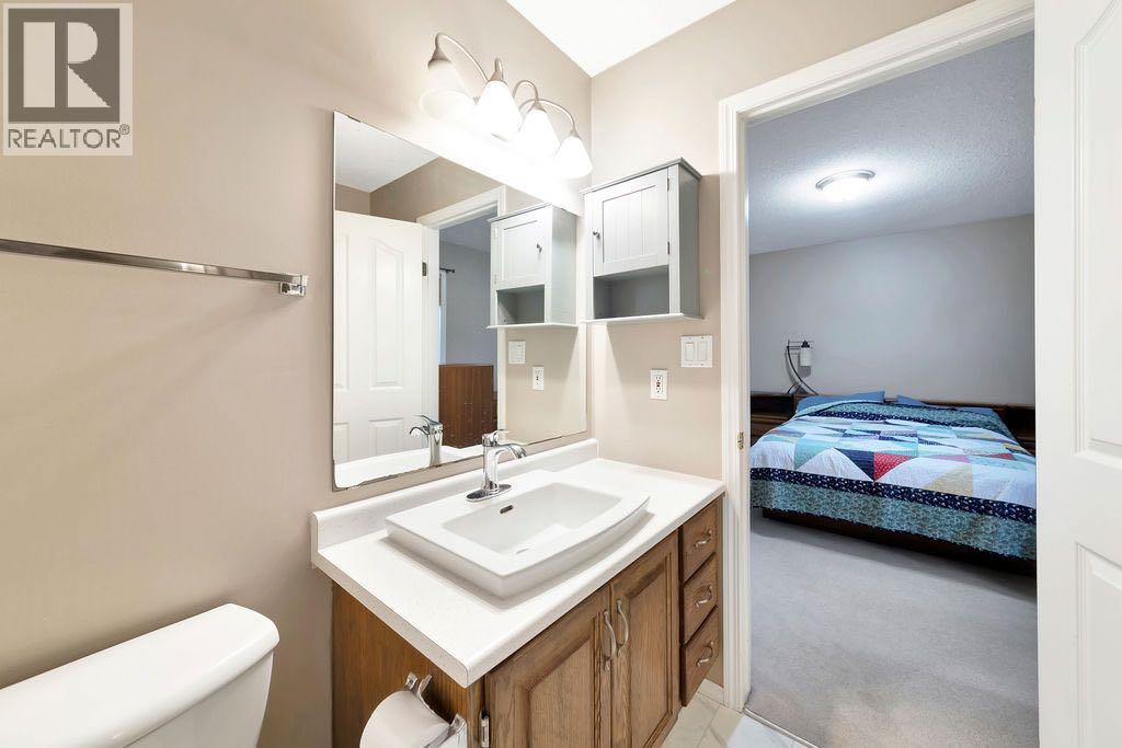 506 2nd Street E Property Photo 27