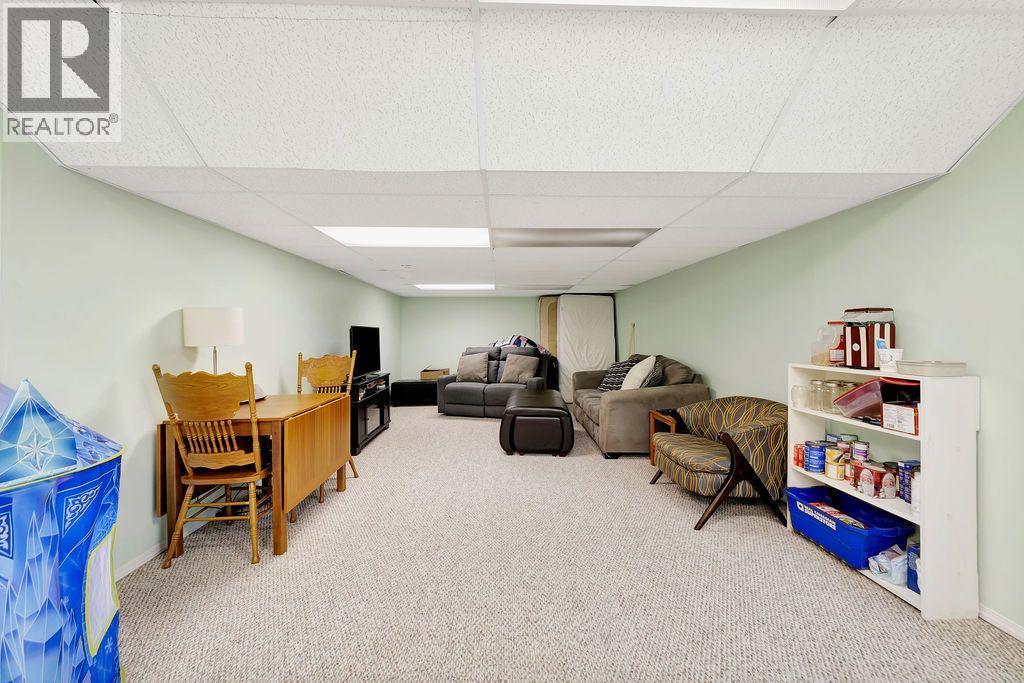 506 2nd Street E Property Photo 30