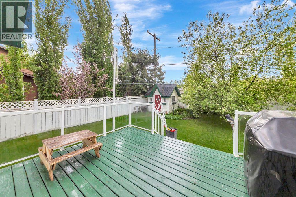 506 2nd Street E Property Photo 38
