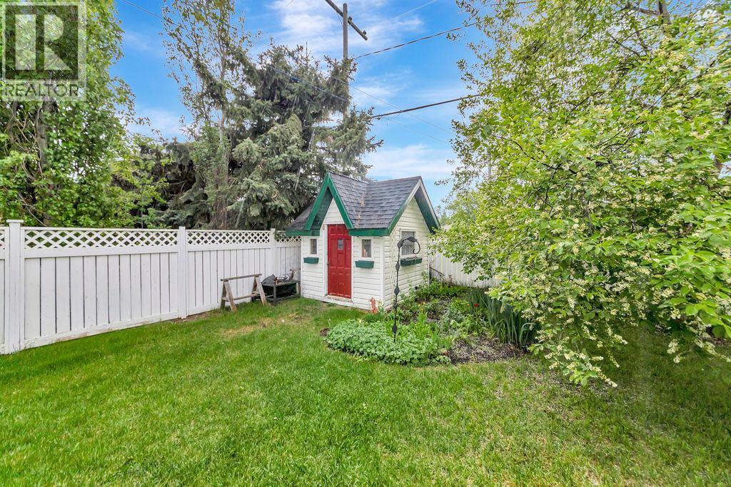 506 2nd Street E Property Photo 39