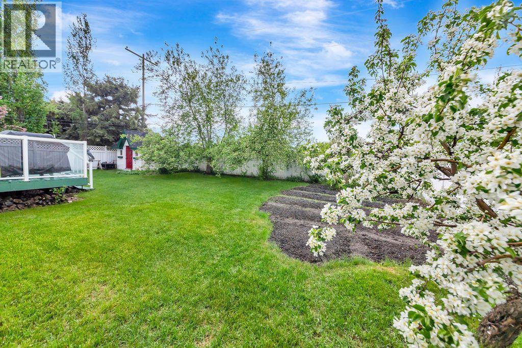 506 2nd Street E Property Photo 40