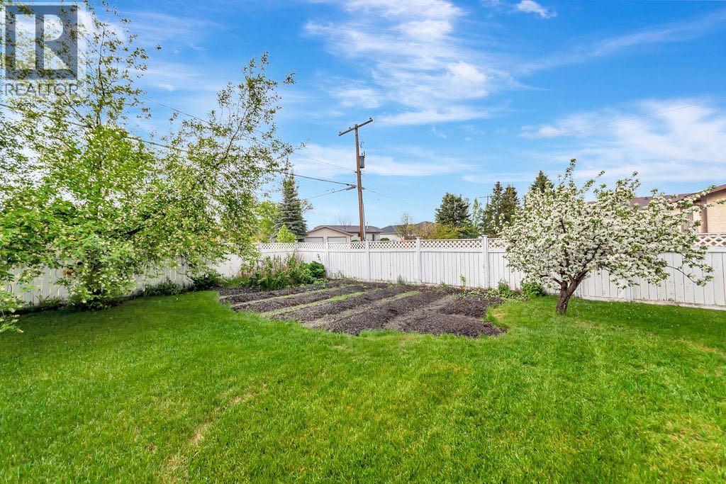 506 2nd Street E Property Photo 41