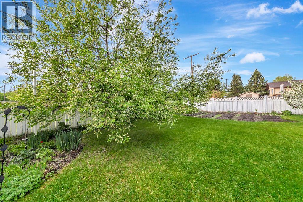 506 2nd Street E Property Photo 42