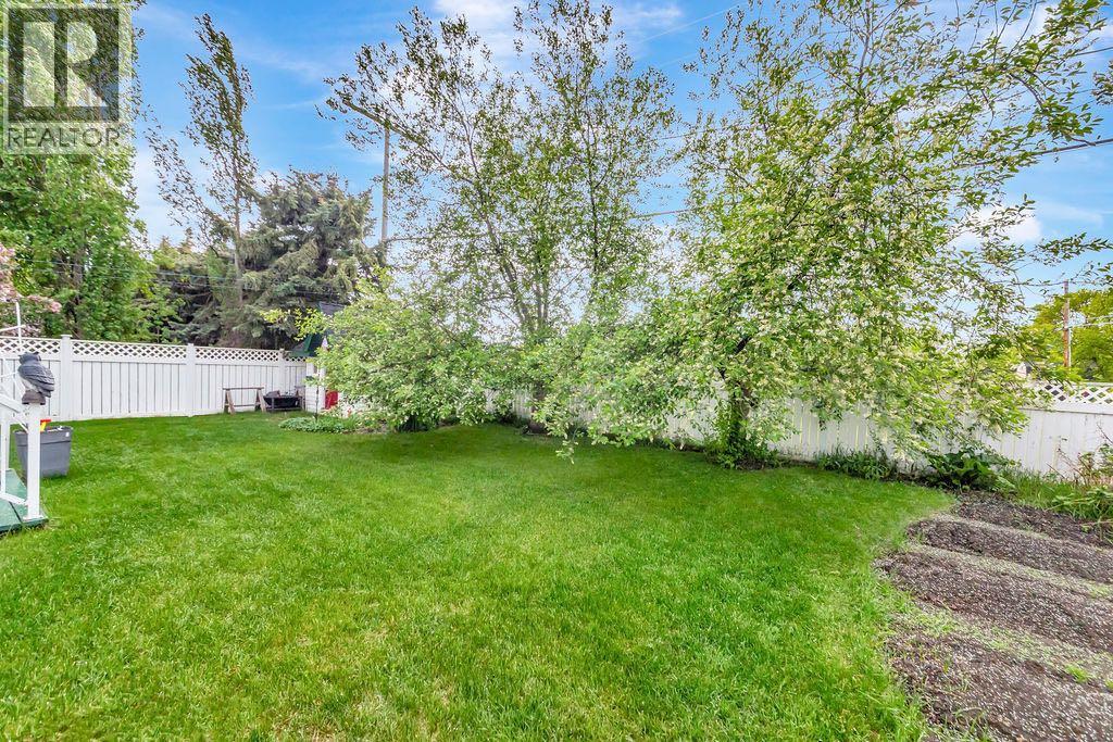 506 2nd Street E Property Photo 43