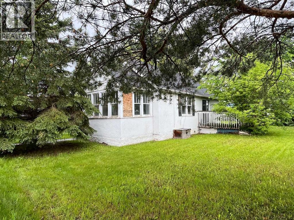 5402 50 Street Property Photo 2