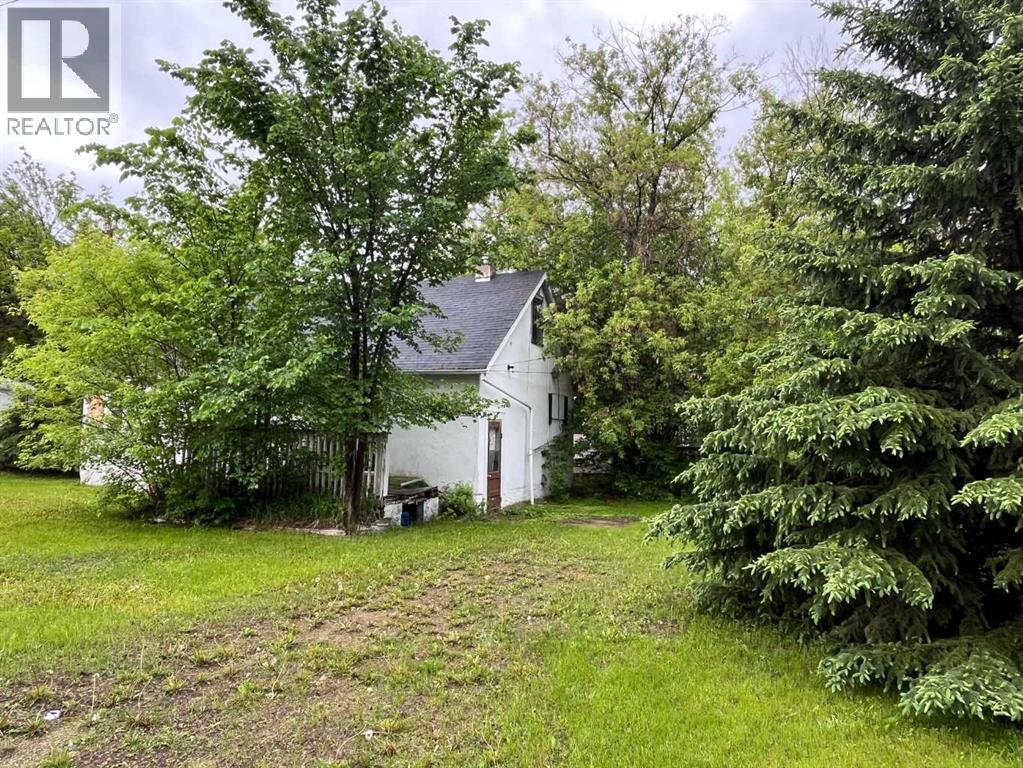 5402 50 Street Property Photo 5