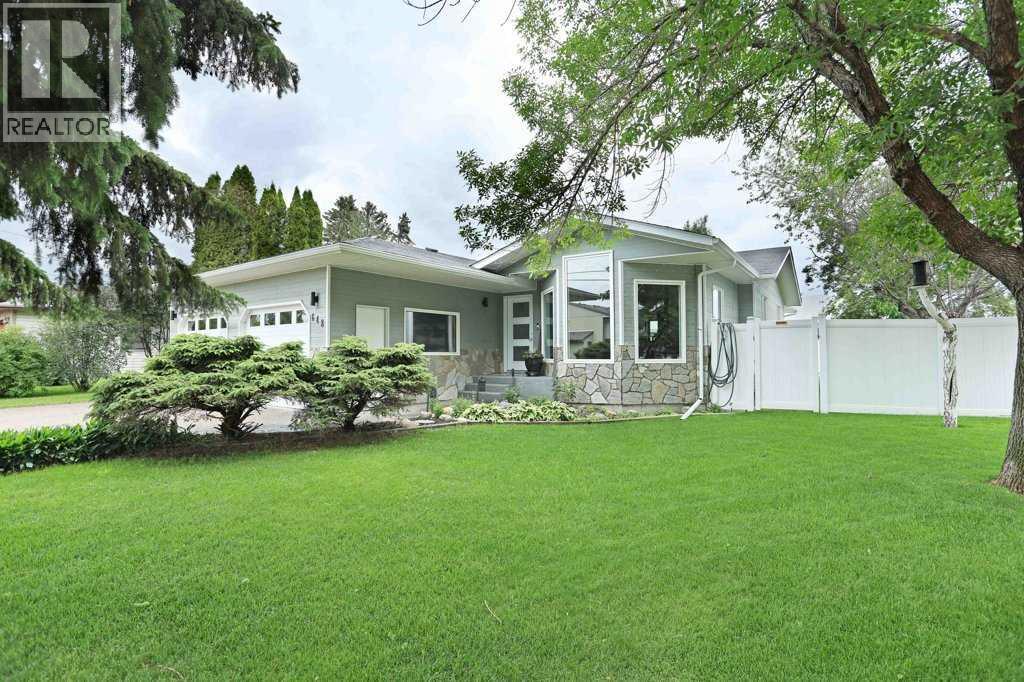 648 2nd Street E Property Photo 1