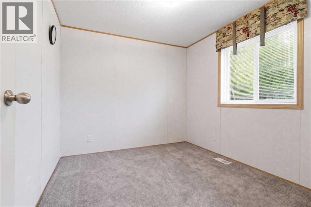 0 722 Property Photo 11
