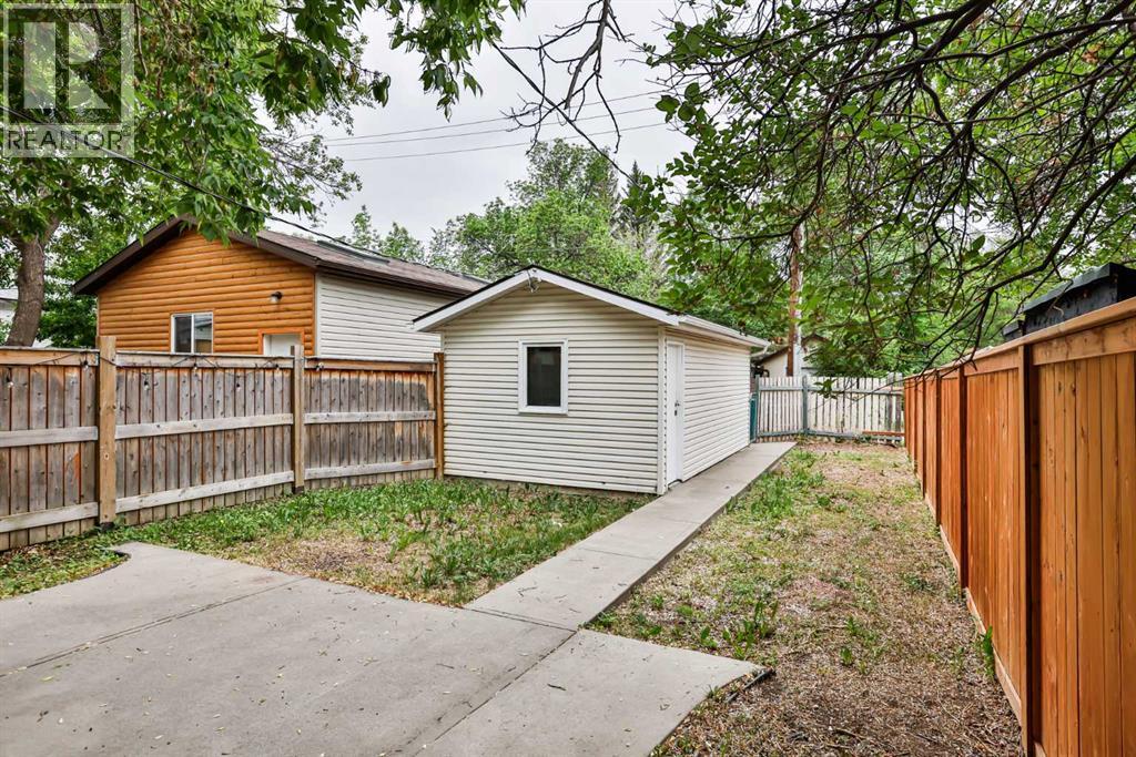 912 8 Street S Property Photo 14
