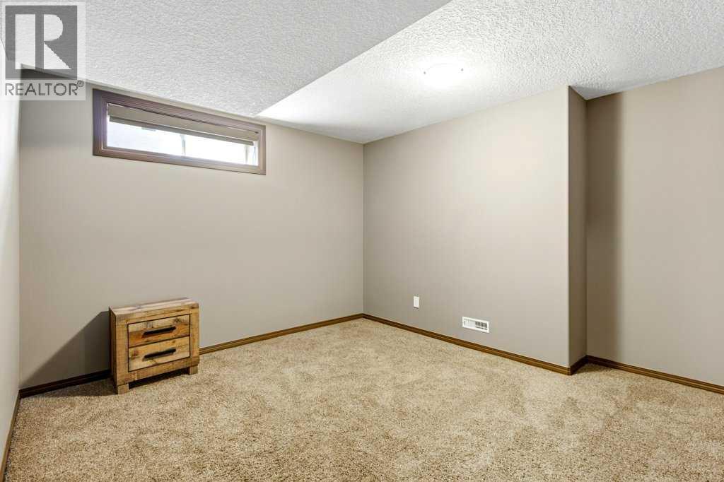 23 Aspen Stone Crescent Sw Property Photo 37