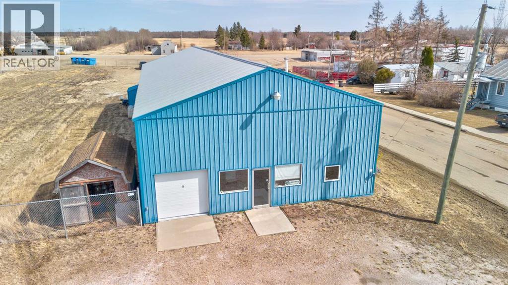 5024 50 Avenue Property Photo 1