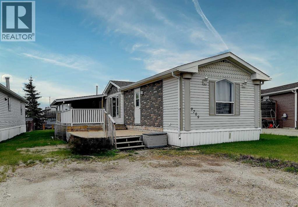 9709 110 Avenue Photo de la propriété 1