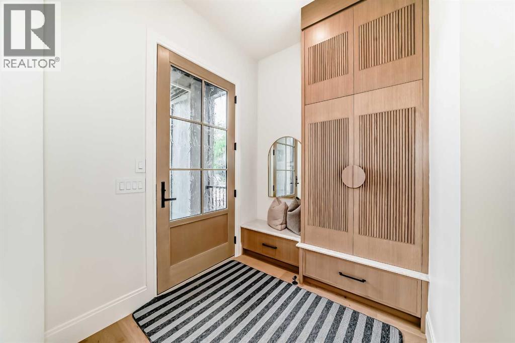 2034 52 Avenue Sw Property Photo 2