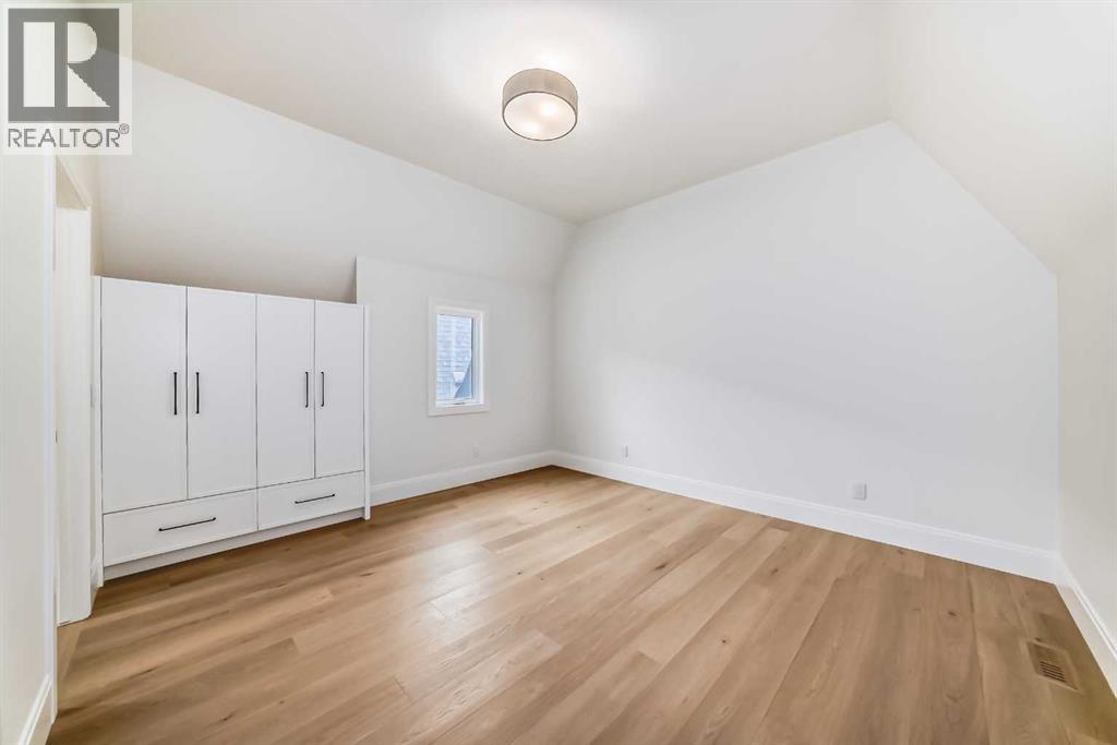 2034 52 Avenue Sw Property Photo 24