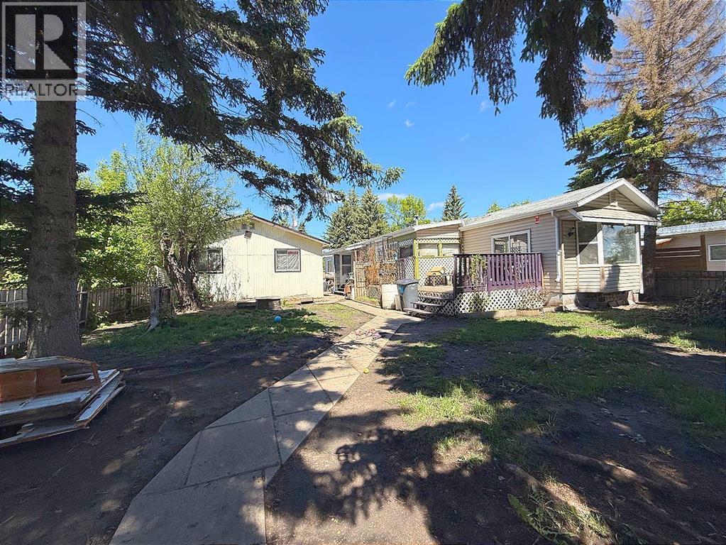 4724 45 Avenue Photo de la propriété 1