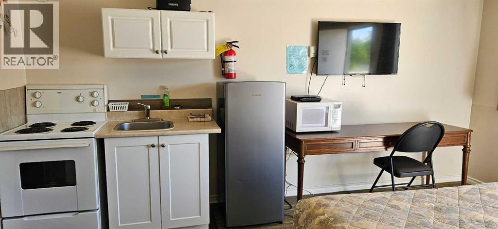 4605 50 Street Property Photo 3