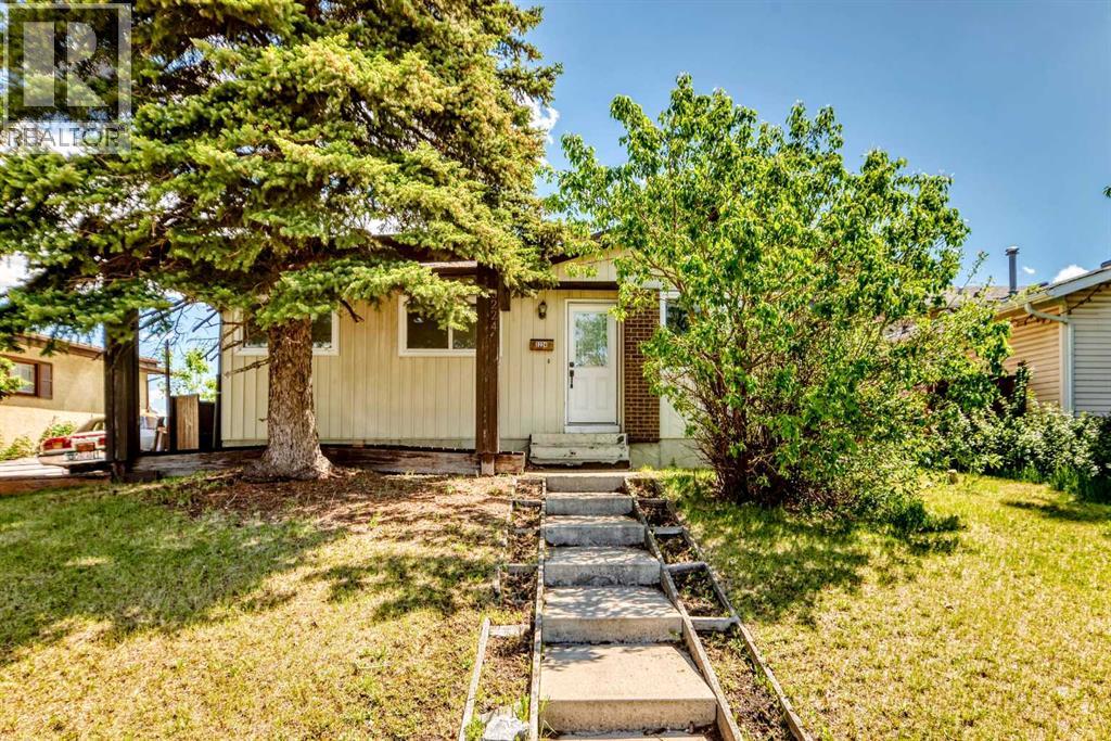 3224 Rundlelawn Road NE Property Photo 1