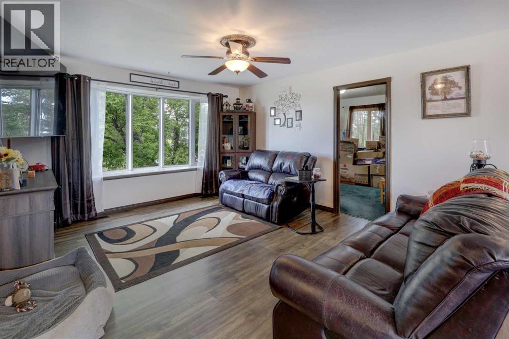 426 9 Street Property Photo 2