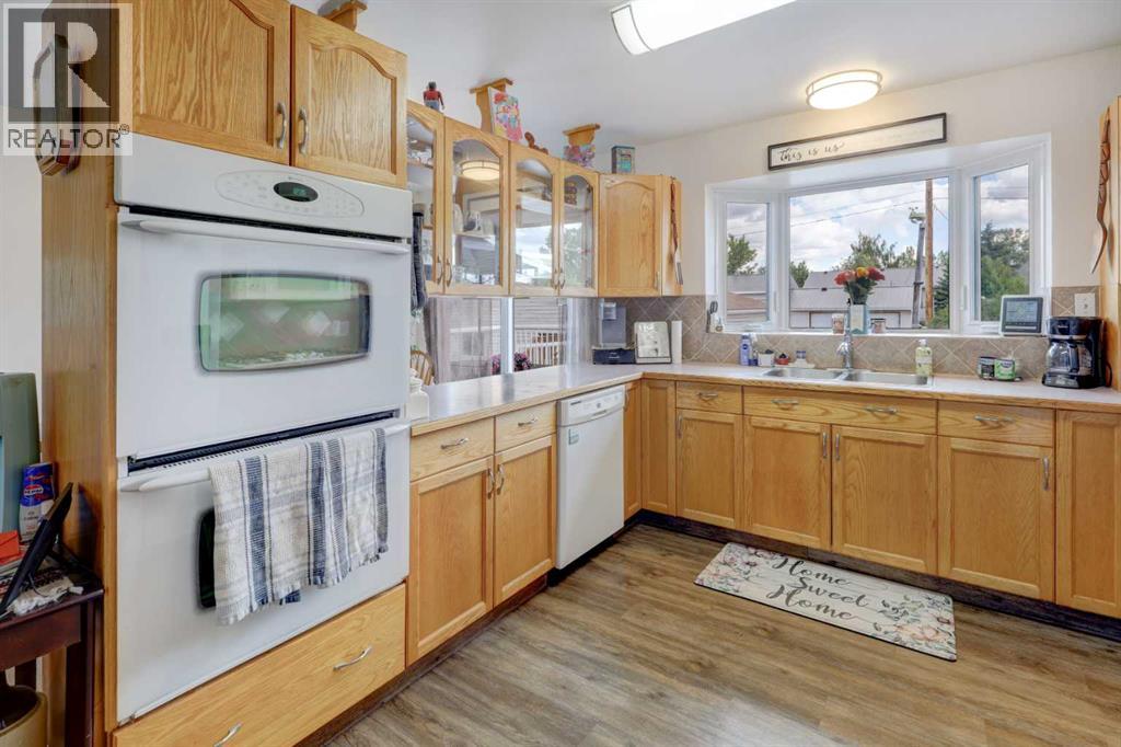 426 9 Street Property Photo 6