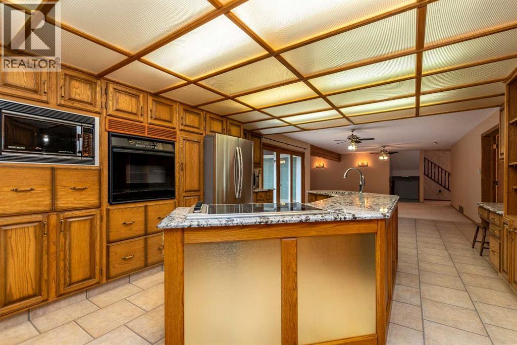 502 2 Street E Property Photo 3