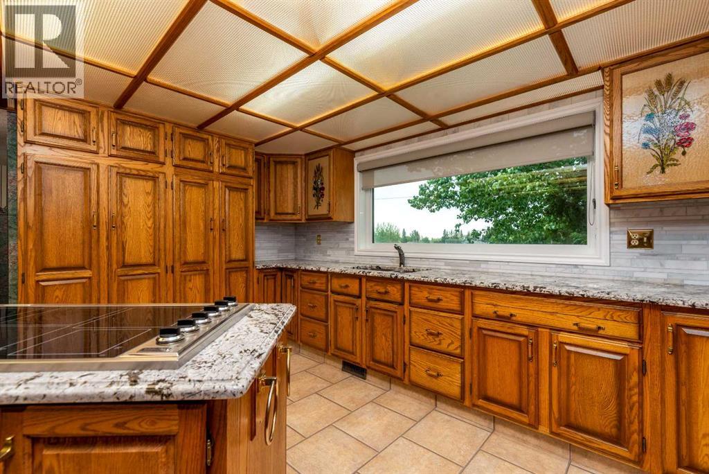 502 2 Street E Property Photo 5