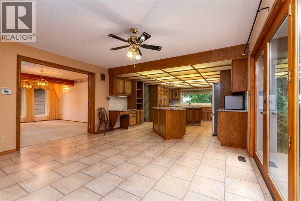 502 2 Street E Property Photo 8