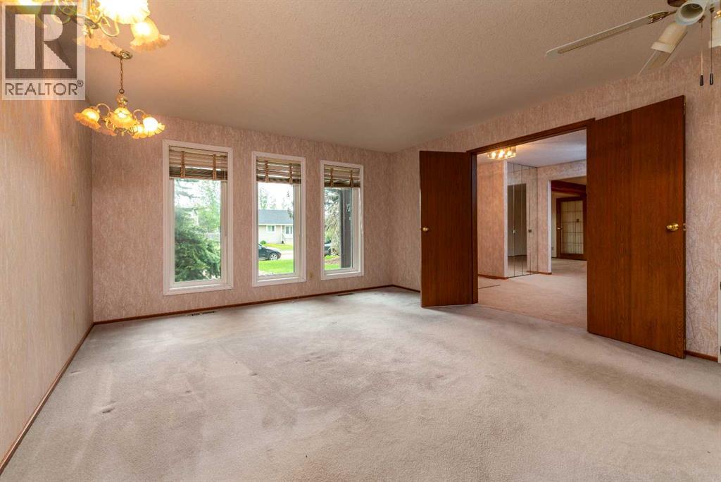 502 2 Street E Property Photo 15