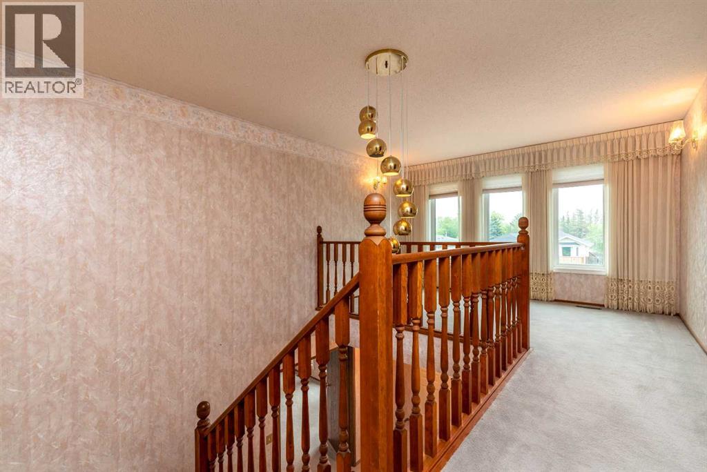 502 2 Street E Property Photo 18
