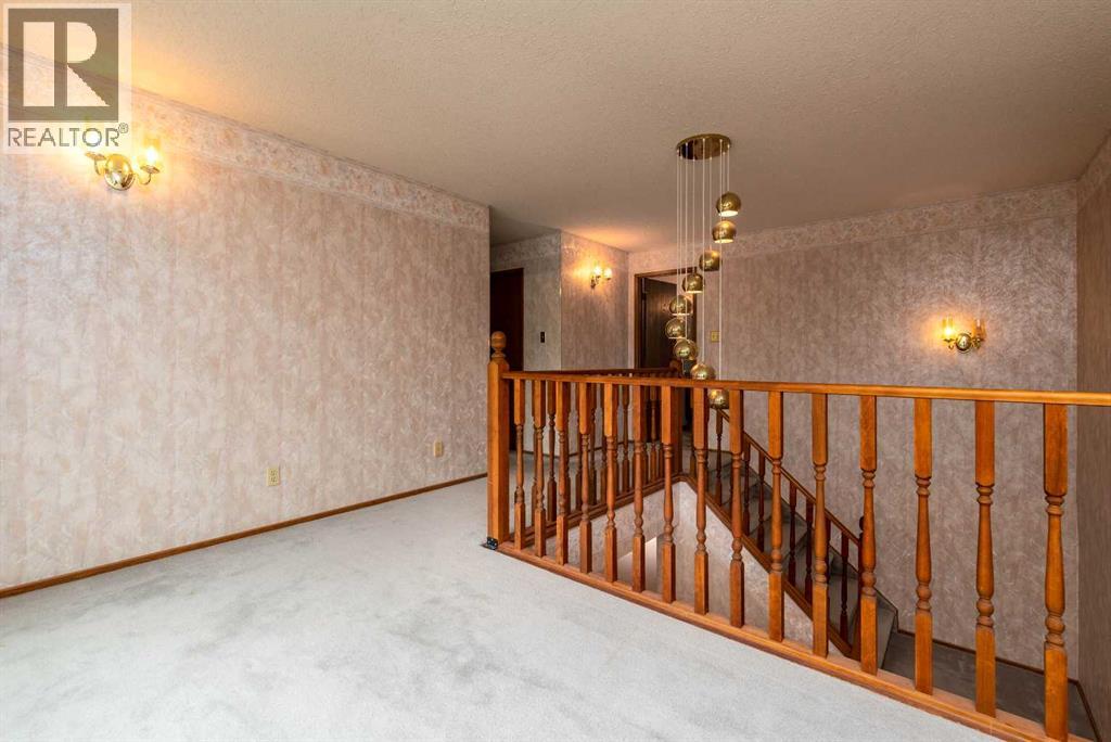 502 2 Street E Property Photo 19