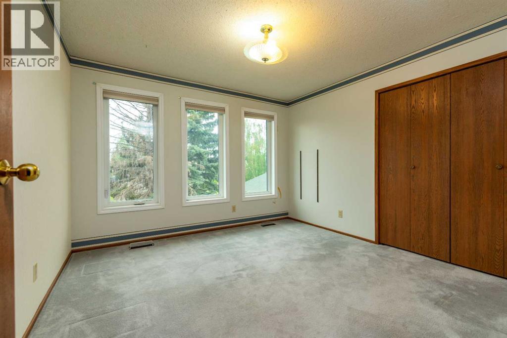 502 2 Street E Property Photo 20